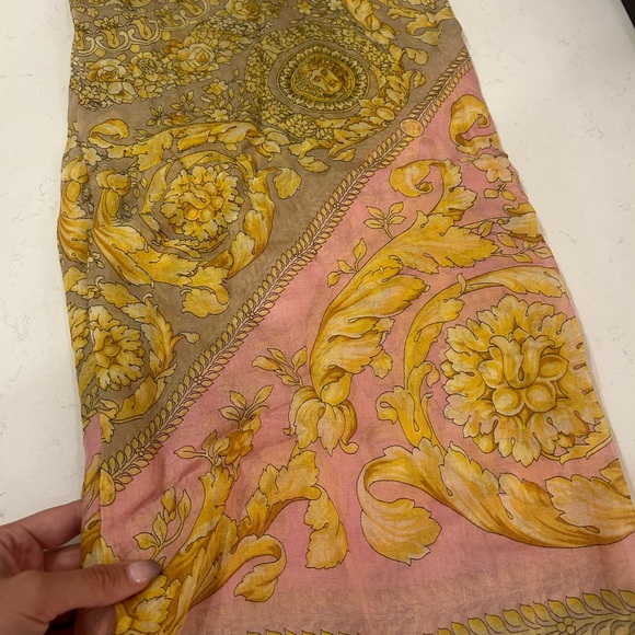 Versace NEW scarf - Picture 3 of 4